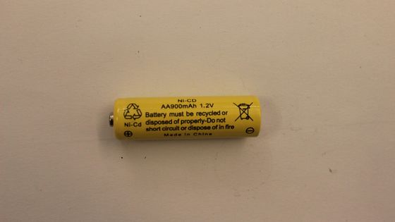 AA 1.2V 900mAh NiCDの再充電可能な懐中電灯の電池の再充電可能なトーチ電池